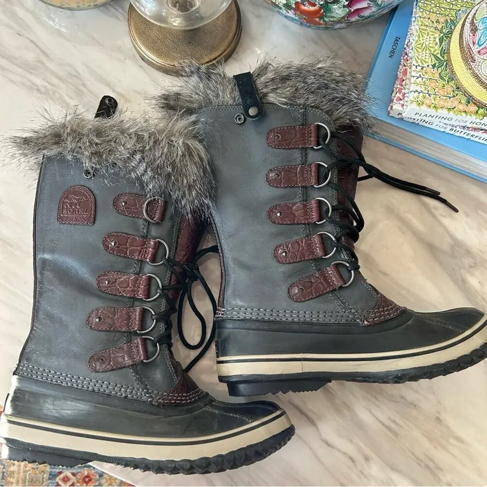 Sorel Joan of Arctic Black and Burgundy Embossed Alligator Leather Fur Boot